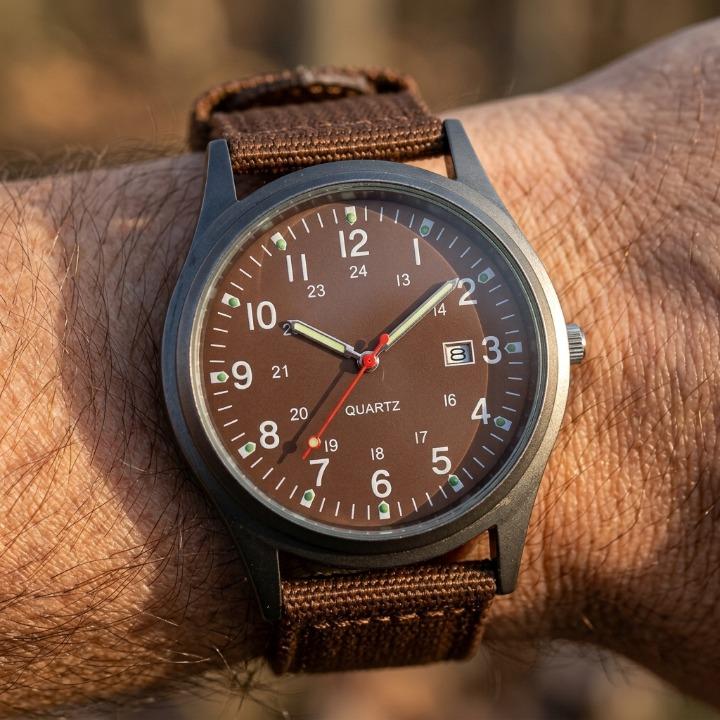 Militäruhr mit Nylonarmband – Wasserfest, Schlagfest & Leuchtzeiger